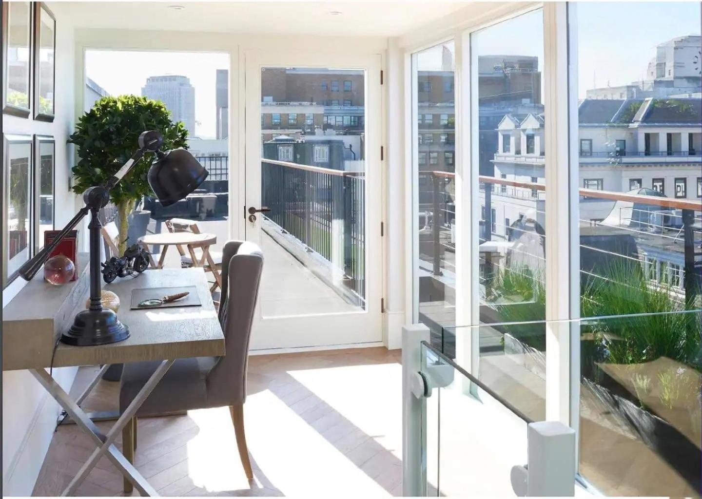 Luxe Skyline View Penthouse Appartamento